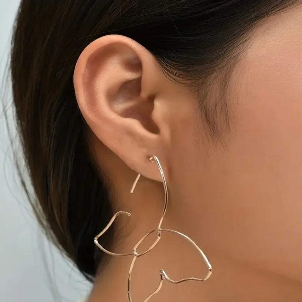 NWT! Exaggerated Hollow Butterfly 18K Gold Plated Elegant Dangle Earrings